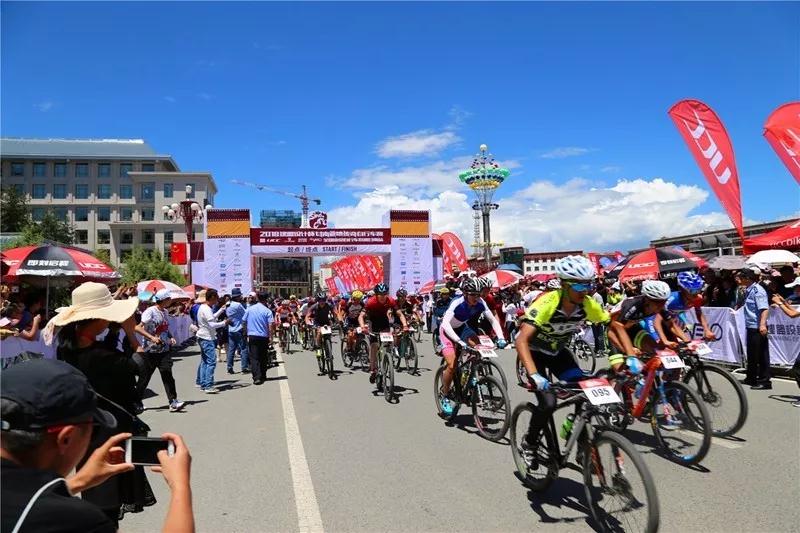 2018“建盟设计杯”甘南藏地传奇自行车赛鸣枪开赛！